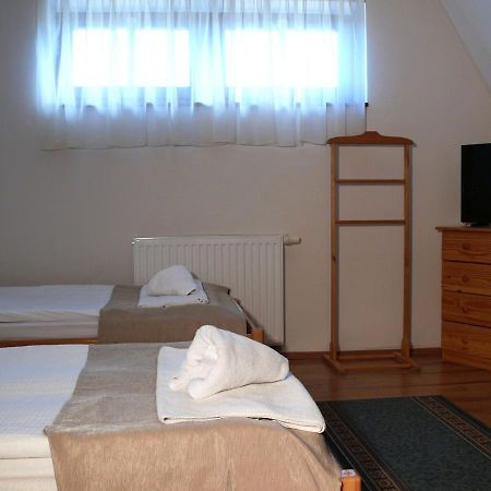 ヴェスプレーム Kadarta Vendeglo Panzio Bed & Breakfast エクステリア 写真
