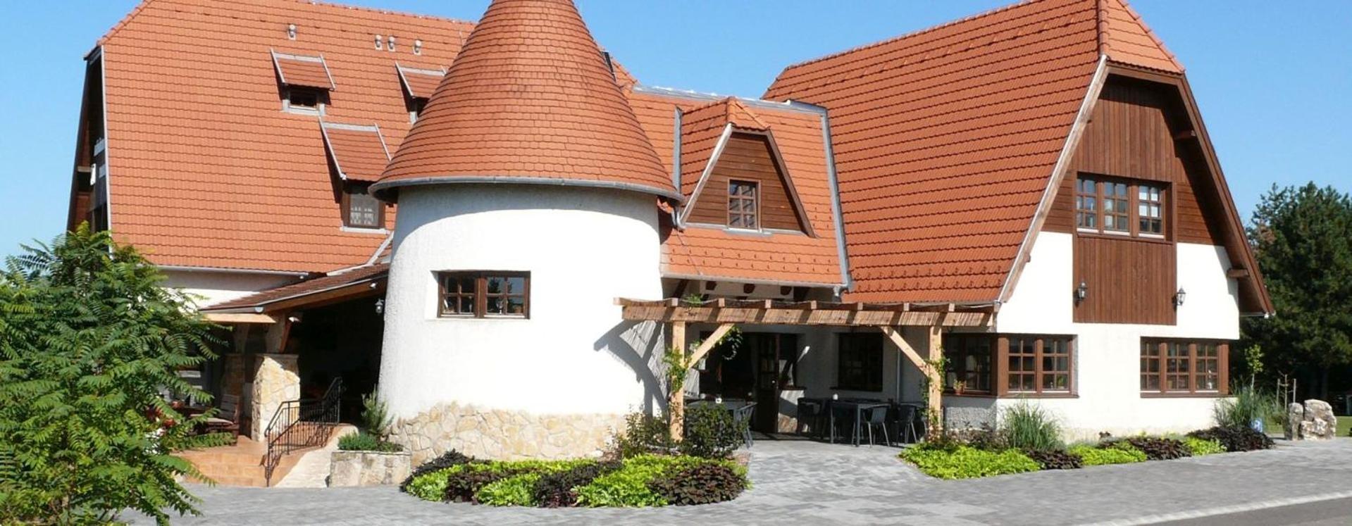 ヴェスプレーム Kadarta Vendeglo Panzio Bed & Breakfast エクステリア 写真