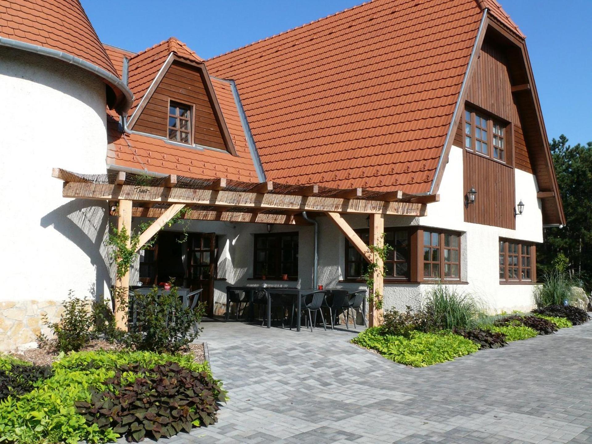 ヴェスプレーム Kadarta Vendeglo Panzio Bed & Breakfast エクステリア 写真